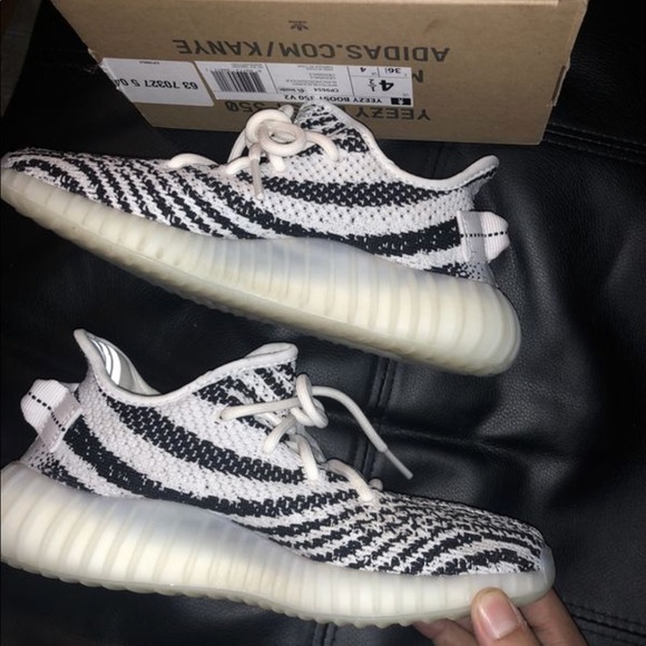 Adidas boost 350 v2 Zebra size 4.5 - Picture 5 of 8